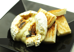 カマンベールチーズの丸焼き